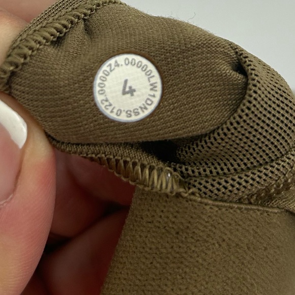 Lululemon Slim-Fit Above-Knee Dress‎ Size 4 with Pads - Picture 4 of 4